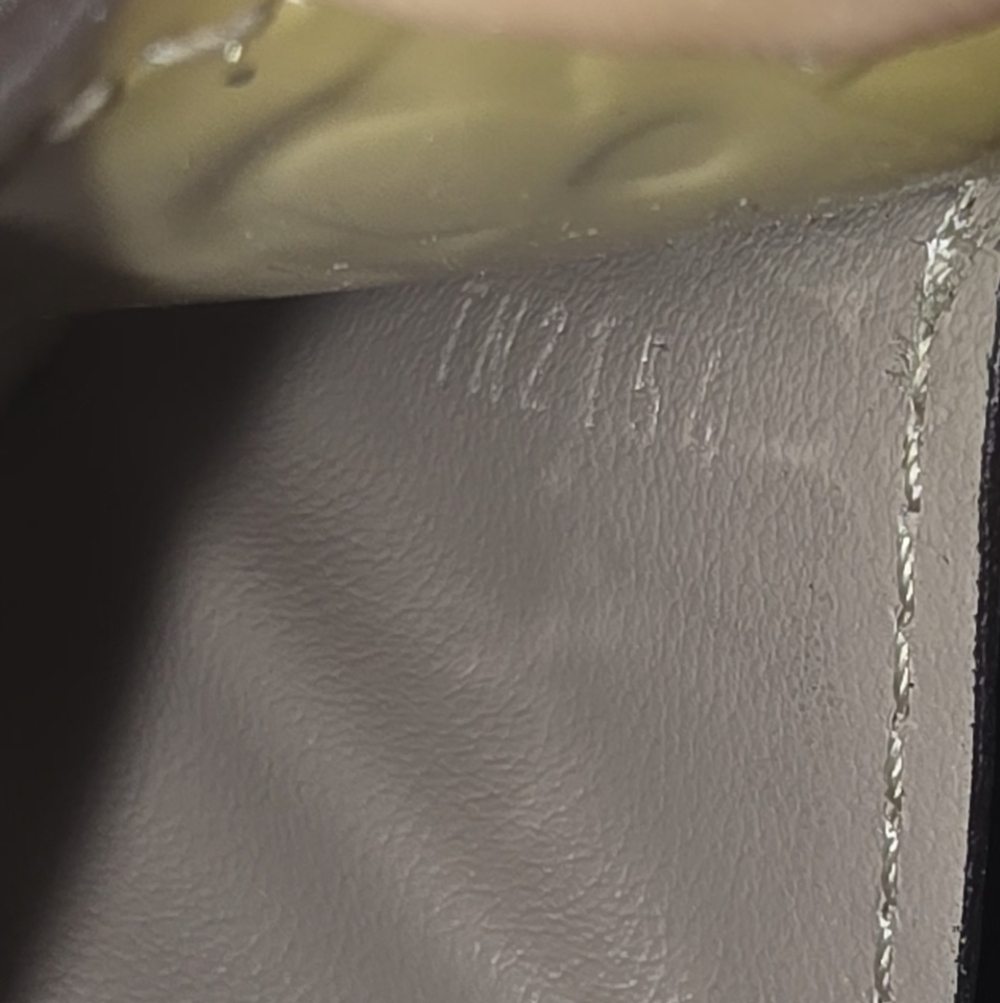 Authentic Louis Vuitton Light Yellow Vernis Monogram Long Snap Sarah Wallet - Picture 10 of 10